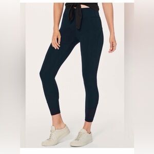 Lululemon In Movement 7/8 Tight Everlux size 4 Green blue